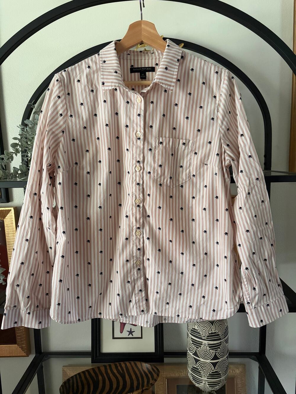 Banana Republic Untucked Shirt Mens M Pink Elephant Print Button Down Cotton